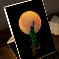 statue-of-liberty-led-postcard-moonlit-ny-dlmc17